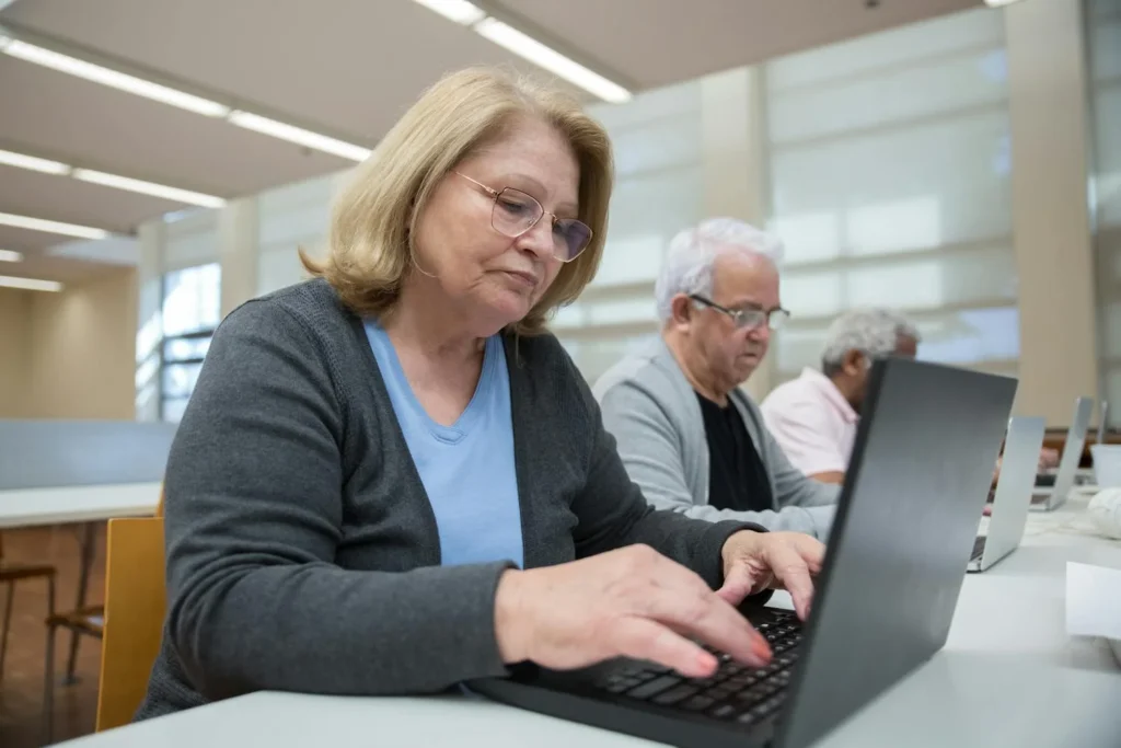 Curso de Internet y Dispositivos Digitales para Personas Mayores destacada