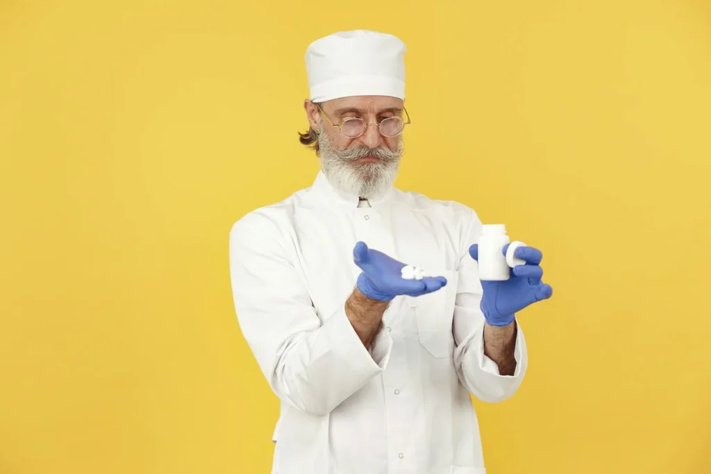 Farmacología en personas mayores - ISAEG